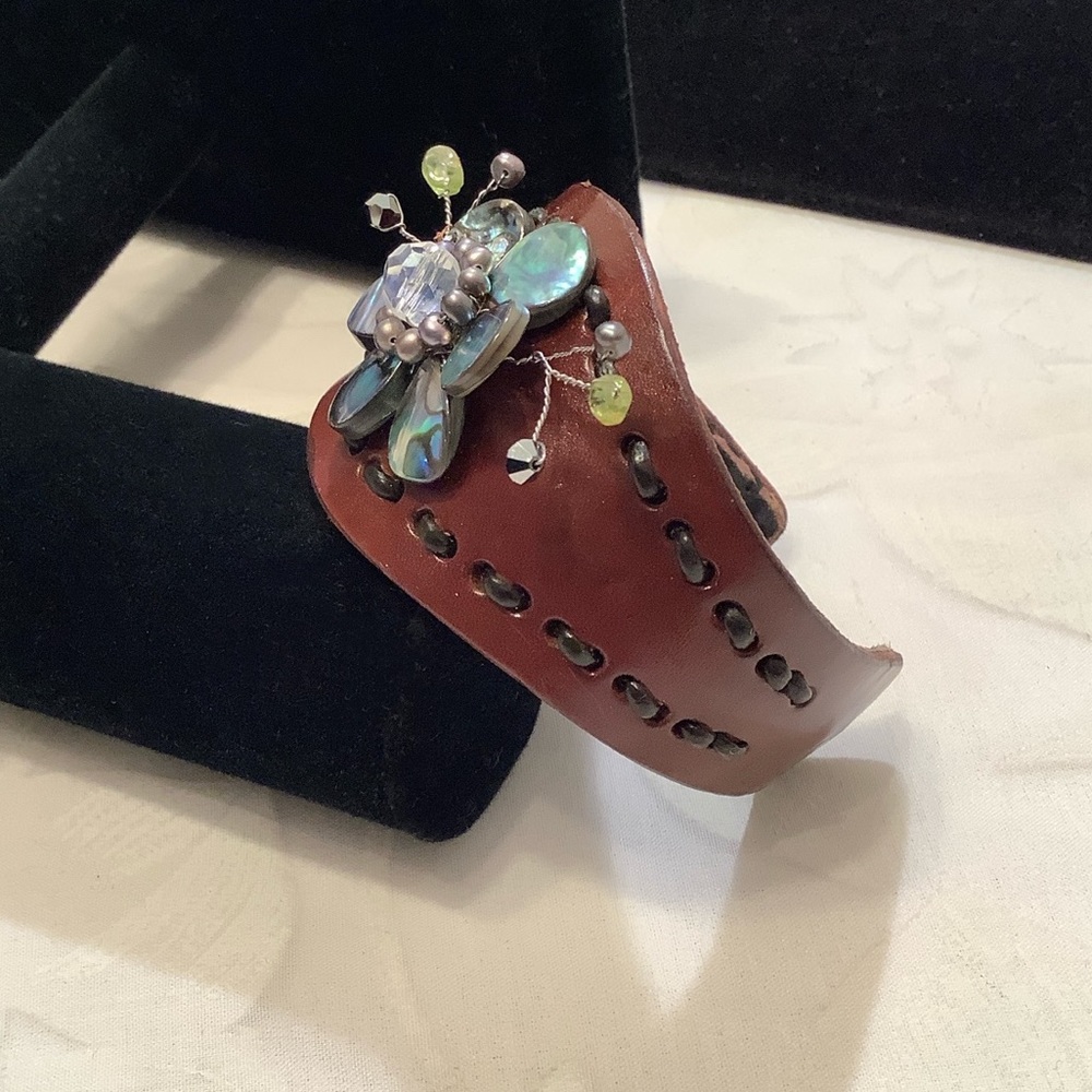 Vintage Leather and Mother Of Pearl Cuff Bracelet - Picture 4 of 4